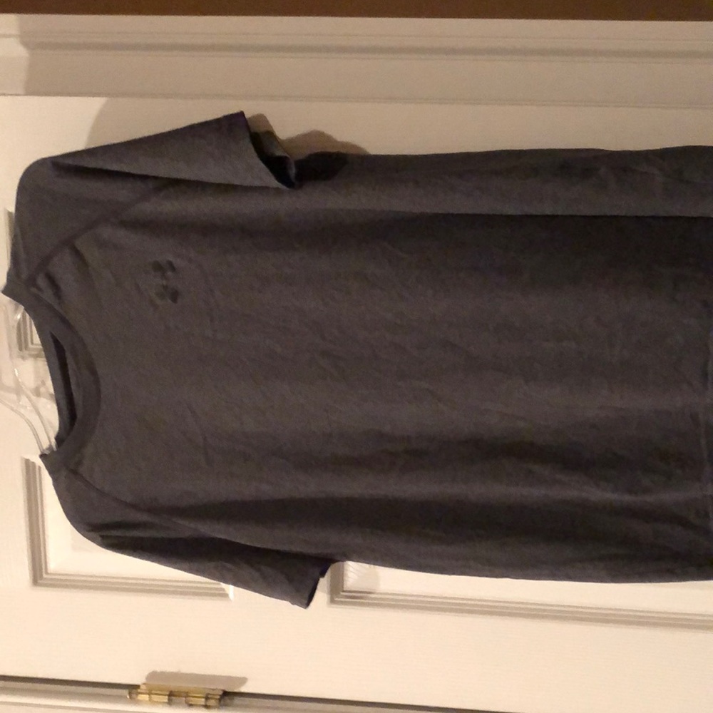 Under Armour  tshirt